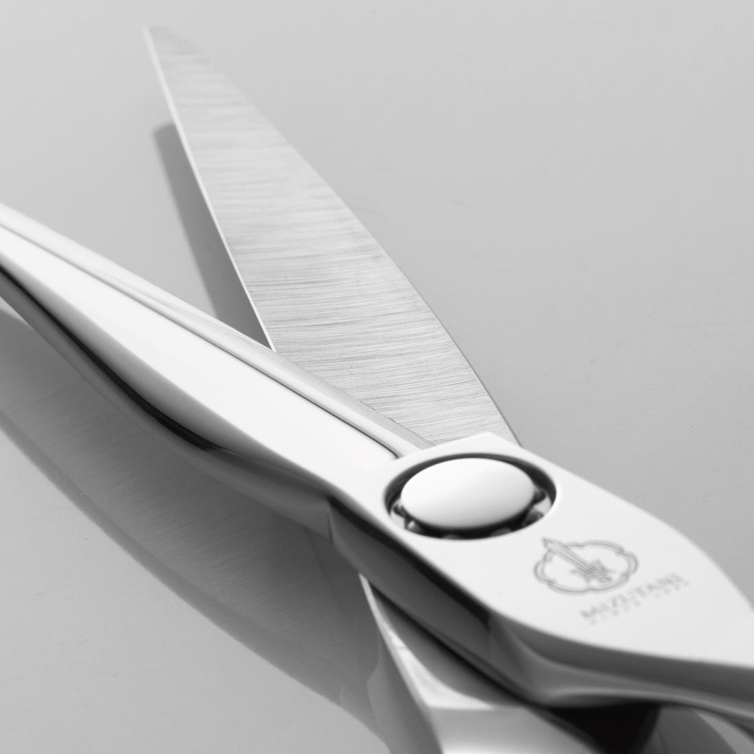 Sword DB-20 – Mizutani Hair Scissors