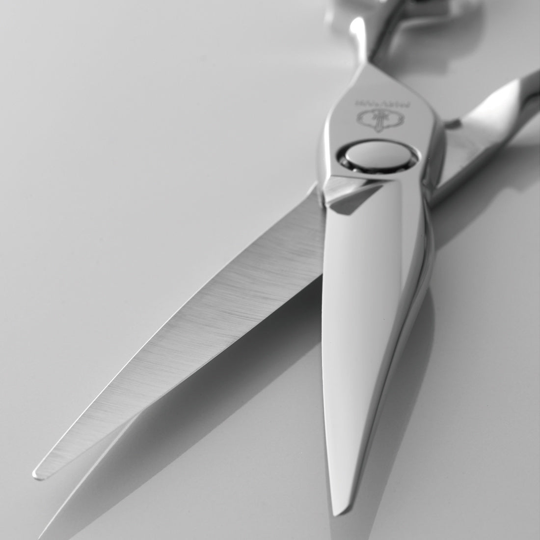 Sword DB-20 – Mizutani Hair Scissors